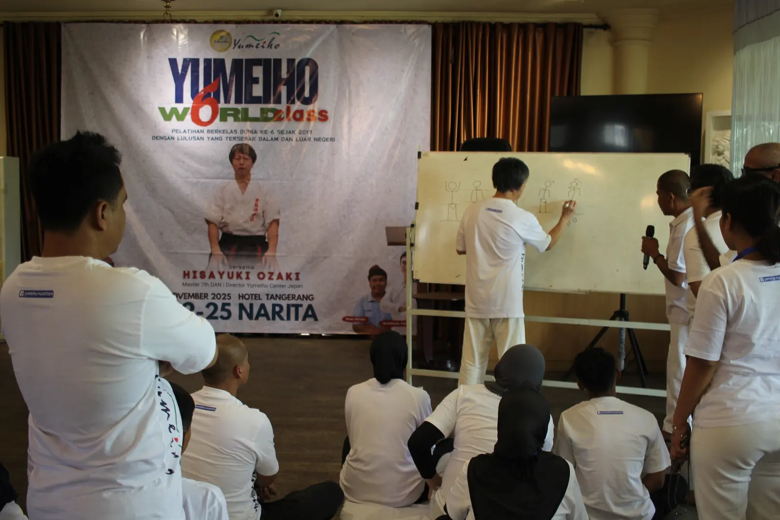 Sesi kelas World Class Training Yumeiho di aula pelatihan